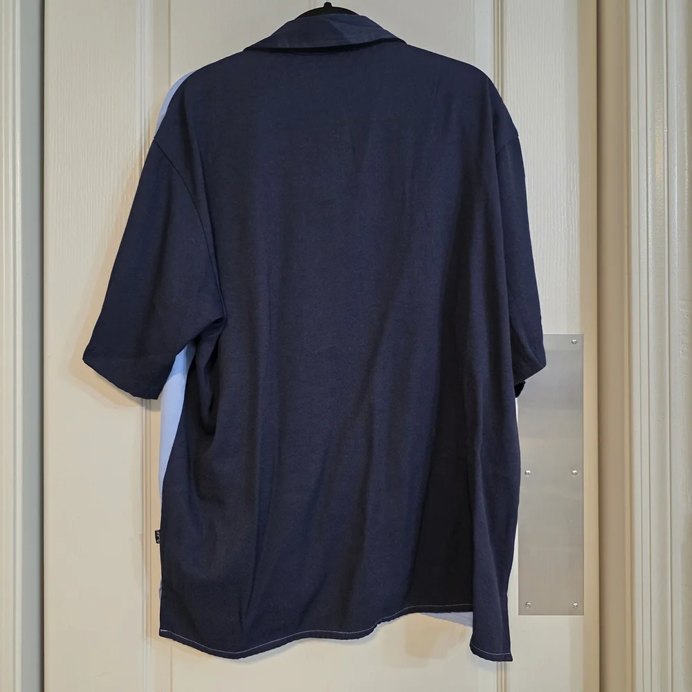 Fender Light Blue and Black Short-Sleeve Button-Down Shirt with Guitar Graphic - Picture 3 of 4